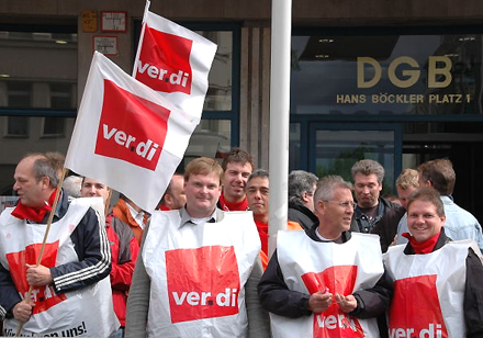 Start des &bdquo;K&ouml;lner Steikspaziergangs&ldquo; am DGB-Haus