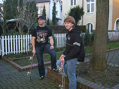 Skaterjungs Adrian und Dennis – brauchen Unterstützung