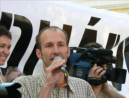 Jan Tamaš auf Prager Kundgebung zum „Besuch“ von George W. Bush