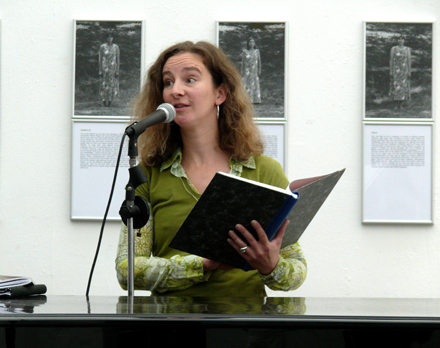 ausstellung 99 frauen in 1 kleid georg raab Adrienne Brehmer