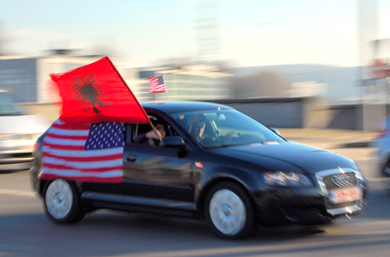 car US albanianflag Lüttich liege NguyenDai