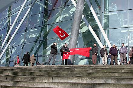 erdogan köln-arena anhänger foto: arbeiterfotografie.com