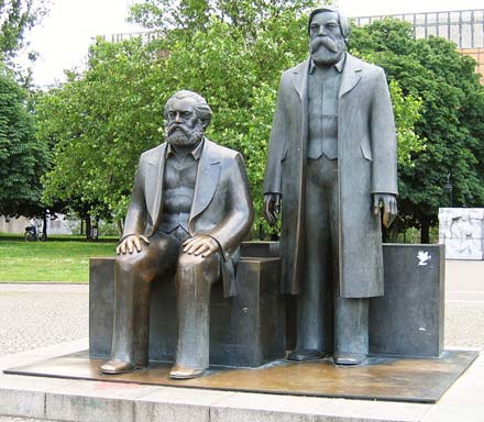 Marx_Engels_Denkmal_Berlin