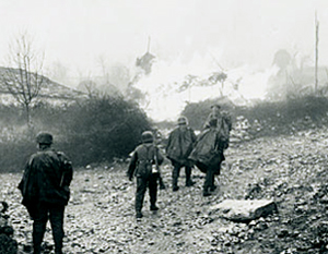 1. Gebirgsjägerdivision brennt Dorf in Epirus (Nordgriechenland) nieder