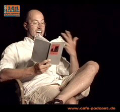 Norman Liebold bei einer Lesung im Café Podcast in Bonn