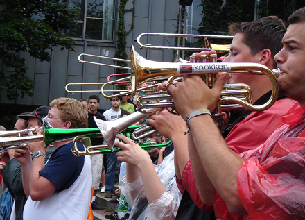 "die schweiz bläst zum angriff" guggenmusik in köln Fotos: Christine Schmidt