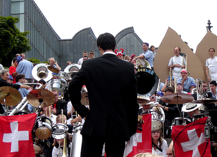 "die schweiz bläst zum angriff" guggenmusik in köln Fotos: Christine Schmidt