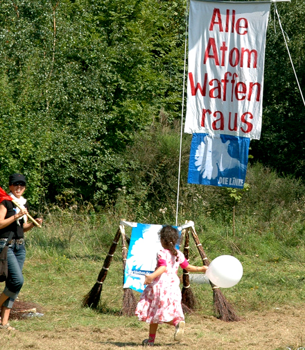 Proteste gegen die letzten Atomwaffen in Büchel Foto: Wolfgang Geissler zukunft kinder