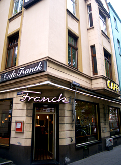 Texte Torten Und Heissgetranke Schoner Lesen Freistil Literatur In Koln Ehrenfeld Nrhz Online Neue Rheinische Zeitung Info Nrhz De Tel 49 0 221 22 20 246 Fax 49 0 221 22 20 247