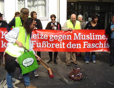 Auskehr vor Kölner Moschee Ehrenfeld Foto: Christian Heinrici