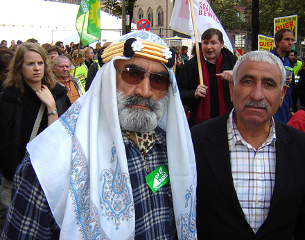 "Araber" Klischeebild beim Demozug durch die Kölner Altstadt Foto: Christian Heinrici