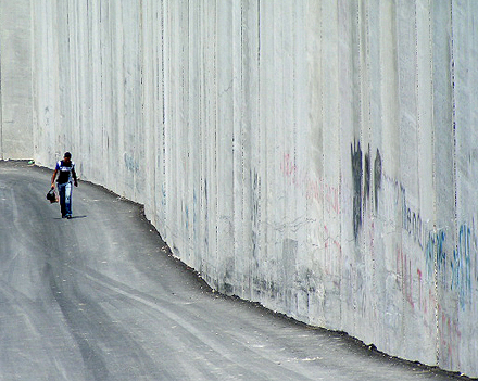 Die Mauer bei Abu Dis Foto: Bright Tal