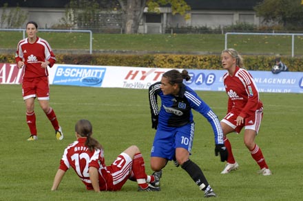 Meike Weber (12) vs. Silvia Salender (12), links Birgit Prinz, rechts Kristina Brenner (11)