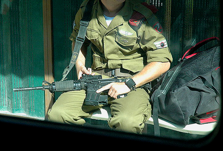 Offduty Israeli soldier Foto: Justin Mc Intosh