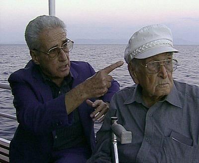 Mehmet und Ferhat auf dem Weg nach Lesbos auf der F&auml;hre