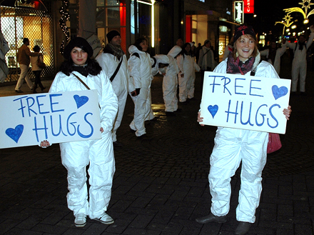 Tag der Menschenrechte in Köln Fotos: Wolfgang Geissler  free hugs