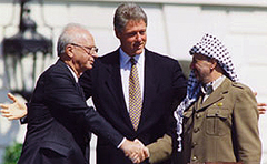 Rabin, Clinton, Arafat Friedensverhandlungen '93 Foto: Vince Musi