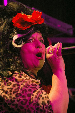 Stunksitzung 2009 Generalprobe Biggi Wanninger als Amy Foto: Hans-Dieter Hey