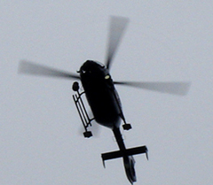 Hubschrauber über Anti-G8-Demo in Rostock 2007 Foto: Carl H. Ewald