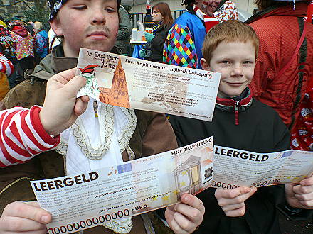 Rosenmontagszug Köln 2009 G8-Pappnasen Foto: Arbeiterfotografie