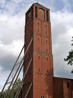 Kirche St. Johann Baptist schiefer turm von köln u-bahn-bau Foto: Tohma