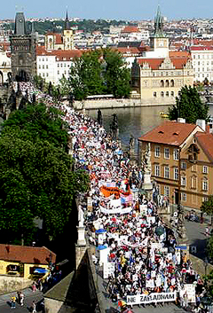 Proteste gegen das Radar des Raketenschilds in Prag Demozug