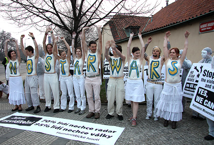 "No Star Wars" Aktion in Prag Obama Bodypainting