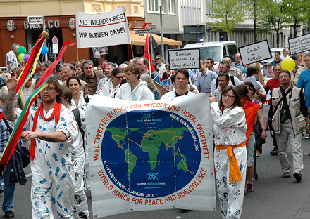 Ostermarsch Rhein-Ruhr 2009 Weltweiter Marsch für Frieden und Gewaltfreiheit Foto: Wolfgang Geissler