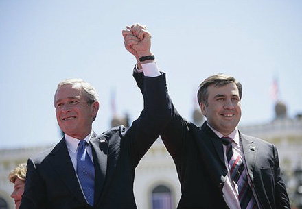 Saakaschwili und George W. Bush auf „Freiheitsplatz“ Tiflis Foto: Eric Draper