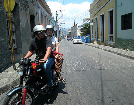 Kuba, Moped, santiago de cuba, eine Fotoreportage von Johannes Heckmann