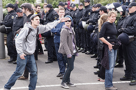 Eingeschränktes Demonstrieren bei anti "Pro Köln" Demo Foto: Hans-Dieter Hey