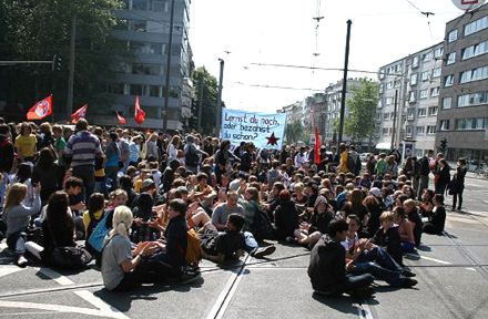 Bildungsstreik in Köln, besetzer Barbarossaplatz | Quelle: AStA Uni Köln