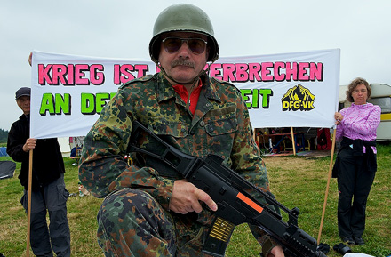 Theater im Camp bei Büchel DFG-VK, Foto: Herbert Sauerwein