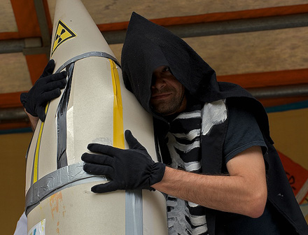 „Overkill“ Der Tod und die Bombe Foto: Herbert Sauerwein
