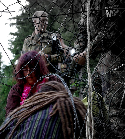 Drahtgewirr am Zaun des Fliegerhorsts, Foto: Norman Liebold