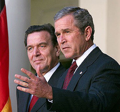 Gerhard Schröder George W. Bush 2001 Foto: Paul Morse