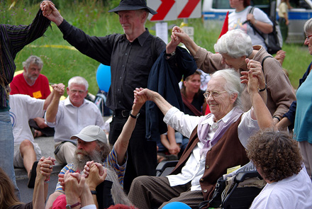 Friedensgebet bei Sitzblockade am Fliegerhorst Büchel | Foto: Norman Liebold