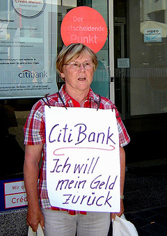 Protest vor Citibank „Ich will mein Geld zurück“ Foto: Christian Heinrici