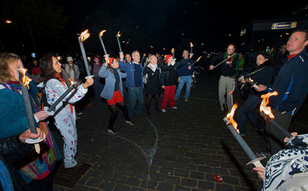 Zeichen der Gewaltfreiheit Tag der Gewaltlosigkeit Foto: Herbert Sauerwein