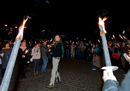 Zeichen der Gewaltfreiheit Tag der Gewaltlosigkeit Children of Lir Foto: Herbert Sauerwein