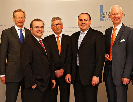 Der Vorstand der Bundesbank lacht – in der Mitte Thilo Sarrazin | Foto: Bundesbank