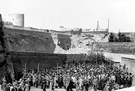 &bdquo;Erfassung der Juden&ldquo; 1941 in Belgrad | Quelle: Bundesarchiv