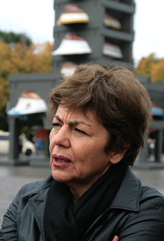 Kalliopi Lemos "At Crossroads" Skulptur am Brandenburger Tor | Foto: Eberhard Rondholz