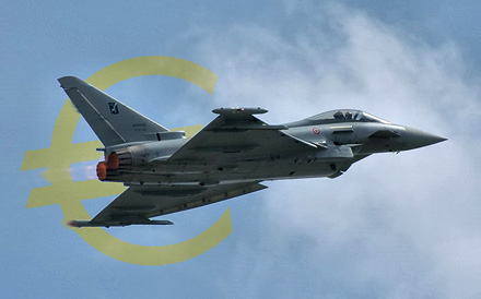 Der Eurofighter schluckt bekanntlich eine Menge Euros | Montage: Christian Heinrici