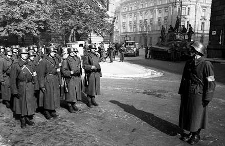 Pfeilkreuzler in Budapest 1944 Foto: Bundesarchiv