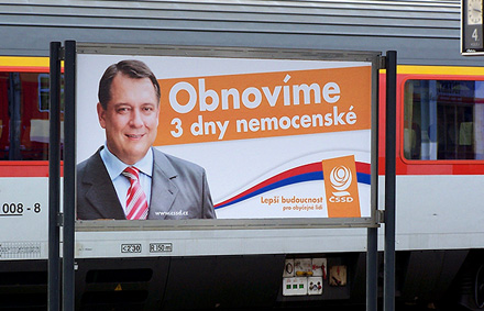 Paroubek - Krankheitstage Vielleicht ist der sozialistische Zug doch noch nicht abgefahren...? Paroubek auf Wahlplakat 2009 für Rückkehr zu „Drei Krankheitstagen“ | Foto: Darwinek