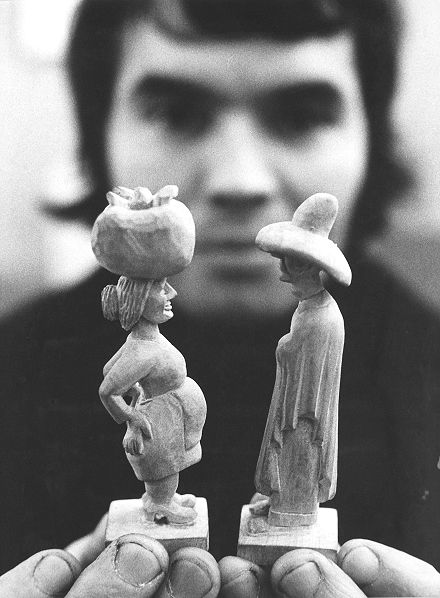 <b>...</b> <b>José Garrido</b> bei seiner beruflichen Arbeit in einer Kunstwerkstatt - 40-exponat-bild-1977-0442