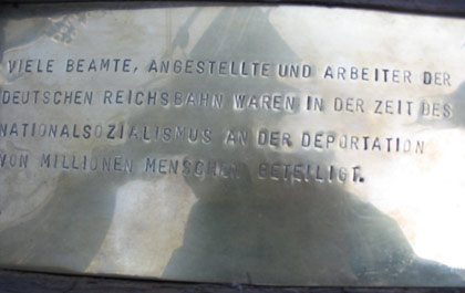 Viele Beamte, Angestellte und Arbeiter der Deutschen Reichsbahn waren in Zeit des Nationalsozialismus an der Deportation von Millionen Menschen beteiligt