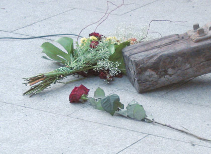 Bahnschwelle mit Rosen