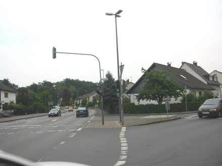 Alt Refrath Radweg endet ohne Vorwarnung